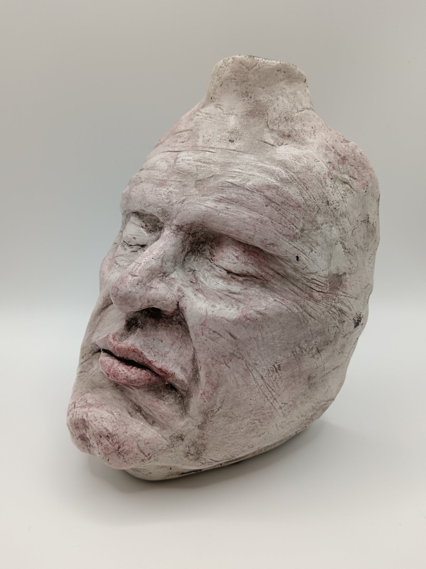 Airy dry clay vase - male face, Front left
