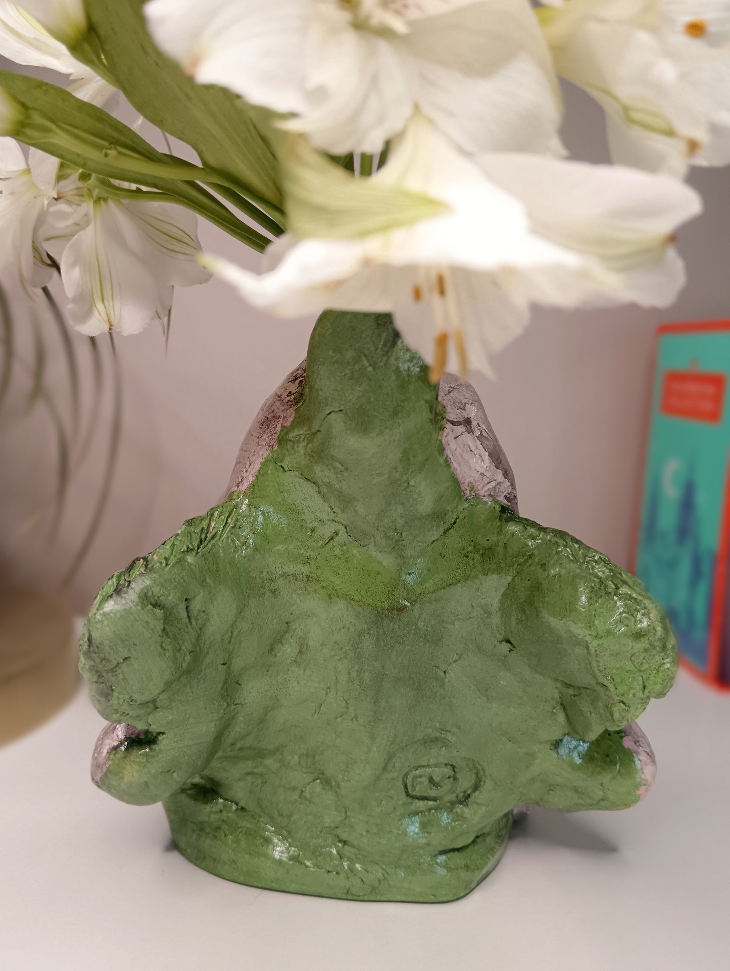 Killer Klowns from Outer Space clay sculpture vase with flowers back
