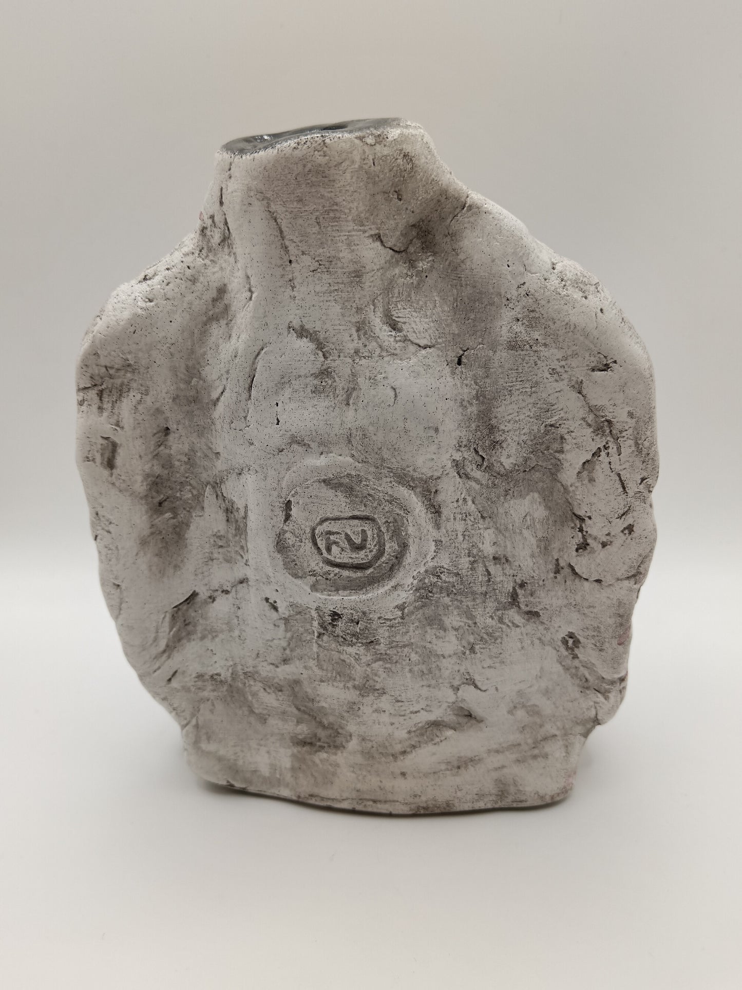 Airy dry clay vase - male face, back