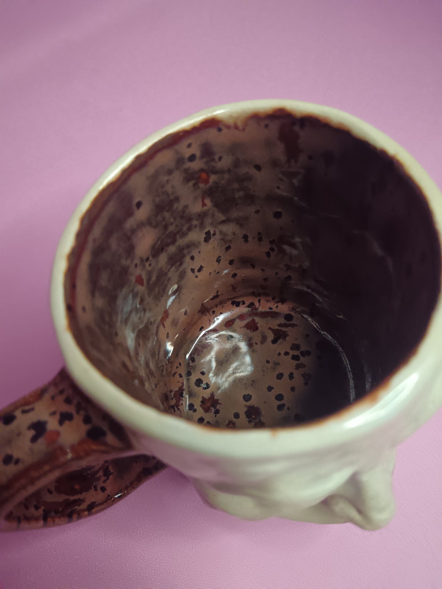 Red Handle Sleepy Face Tankard (Gloss) / Large Mug - Handmade Ceramic Drinkware
