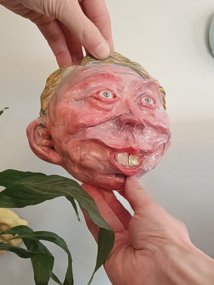 GORMLESS GEOFF Wall Ornament