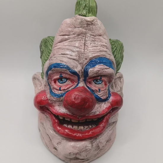 Killer Klowns from Outer Space clay sculpture 360 view video
