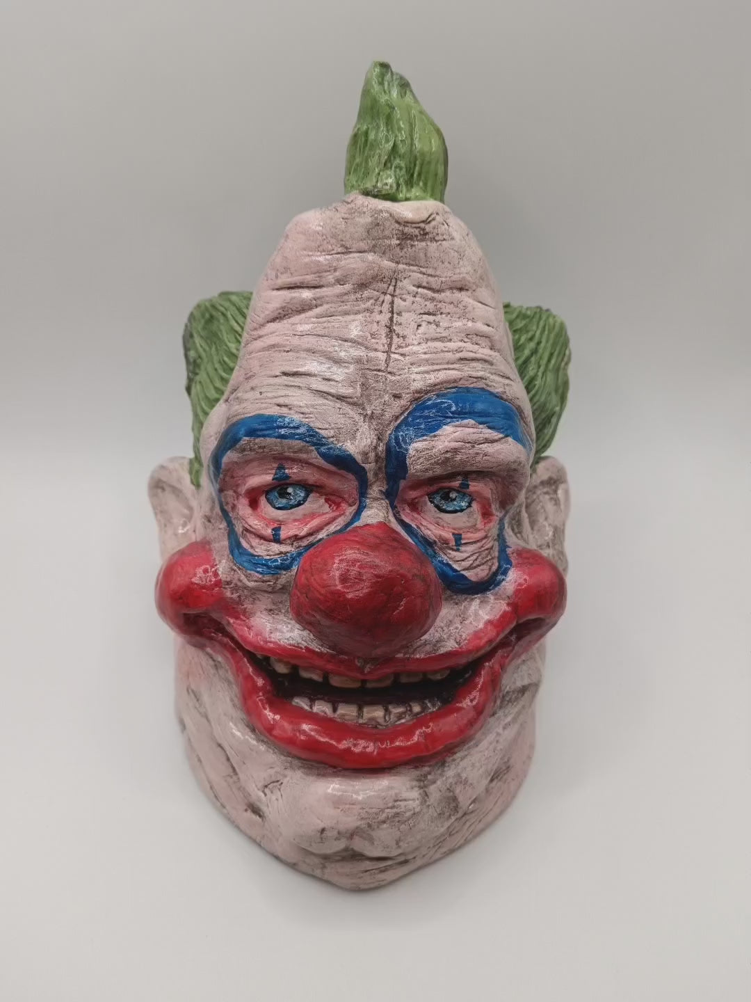 Killer Klowns from Outer Space clay sculpture 360 view video