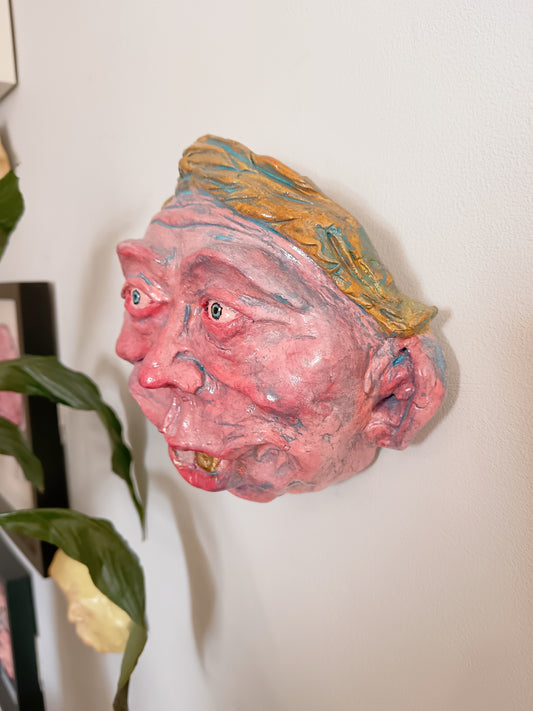 GORMLESS GEOFF Wall Ornament