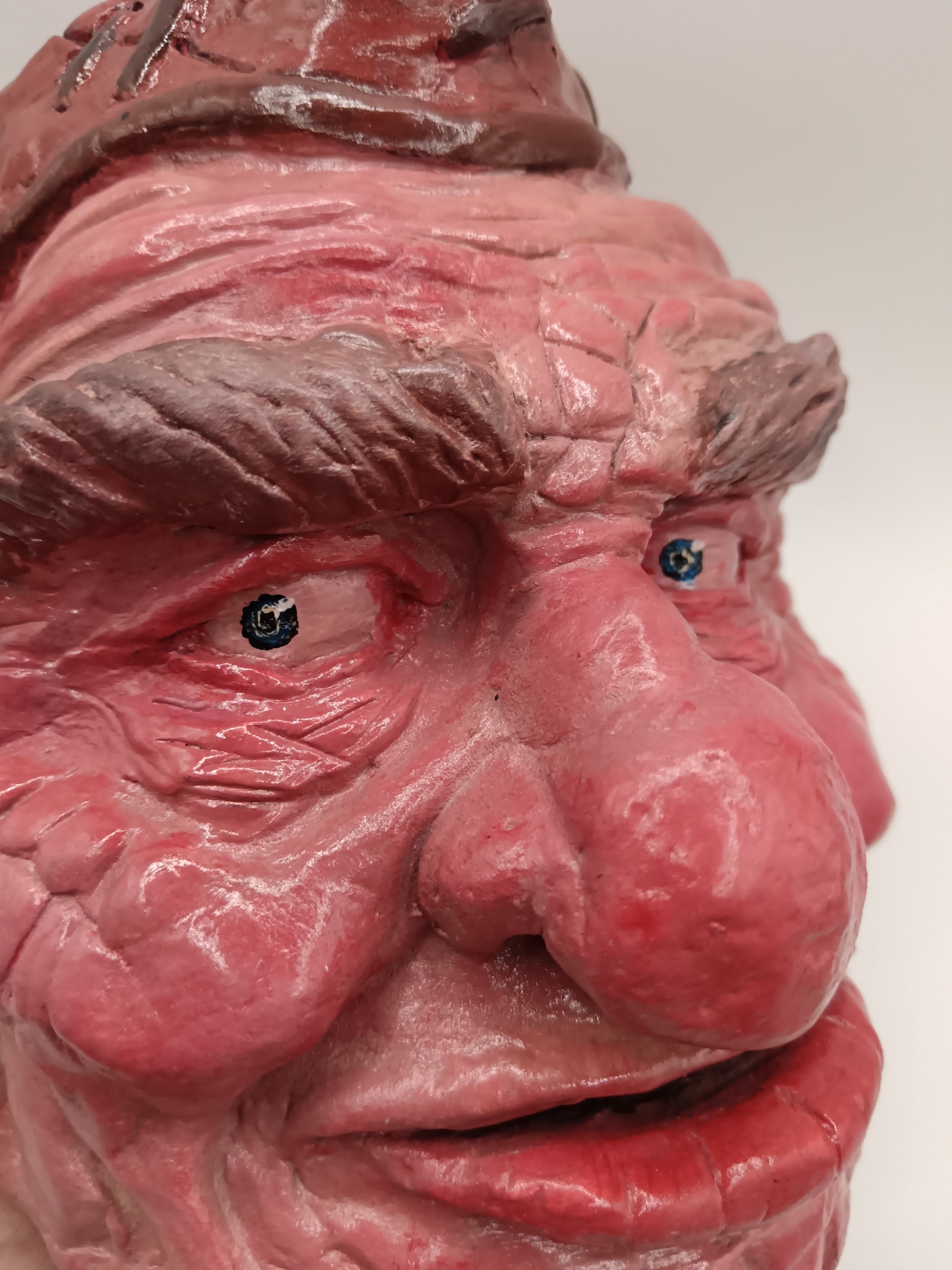 Hoggle Labyrinth sculpture close-up