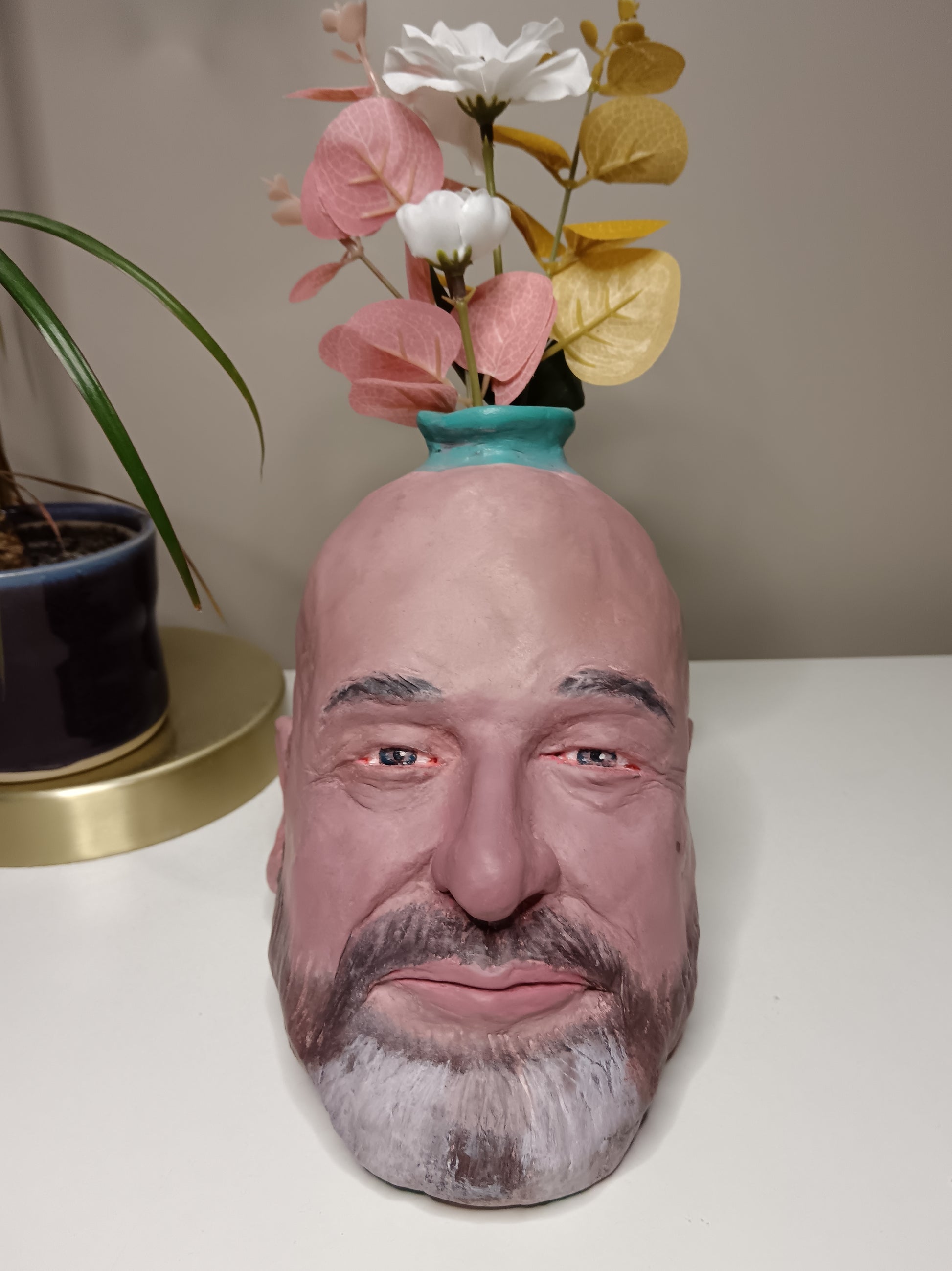 hand-sculpted portrait vase with flowers created from client photographs in the UK by Francis underwater