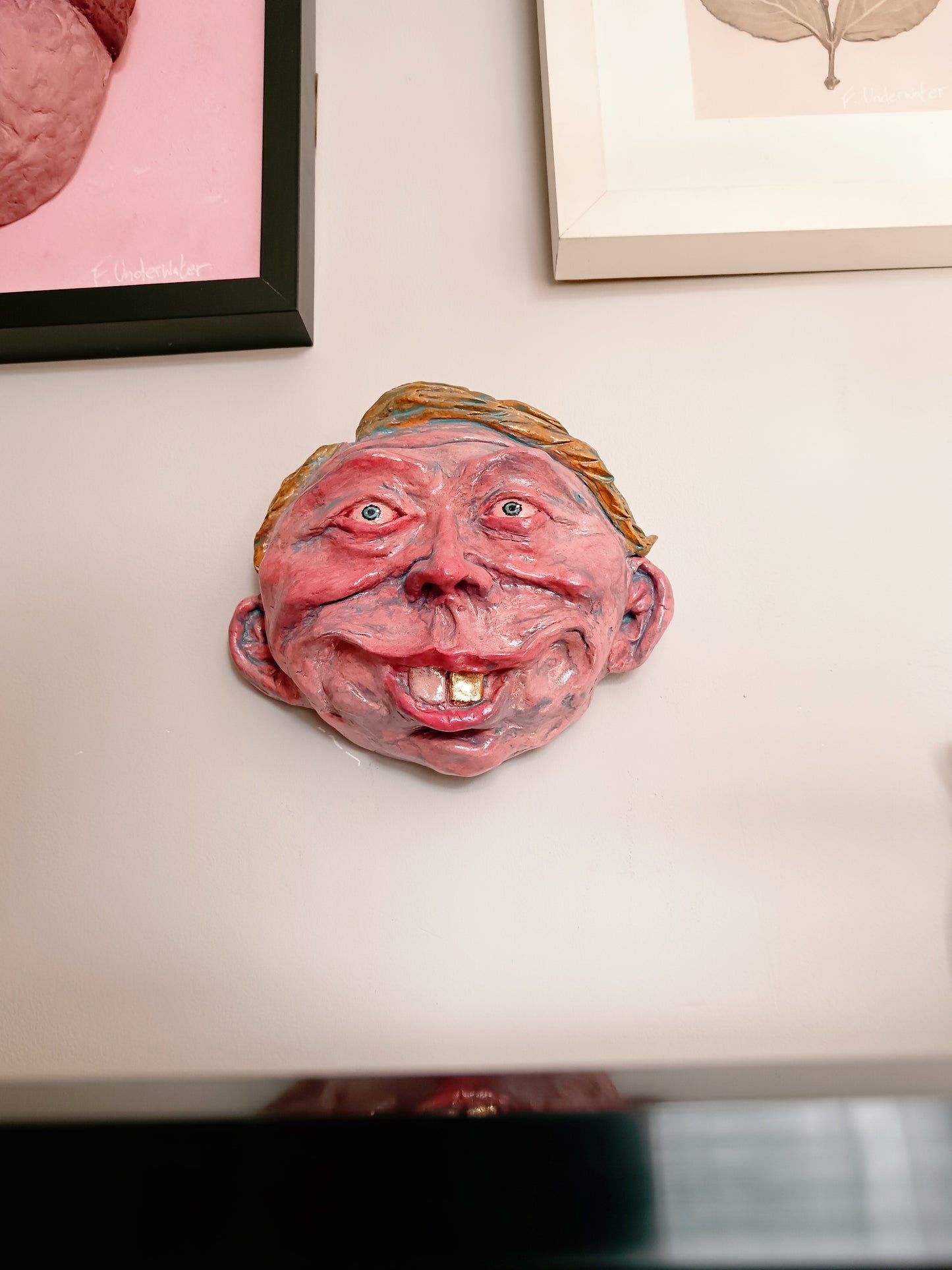 GORMLESS GEOFF Wall Ornament