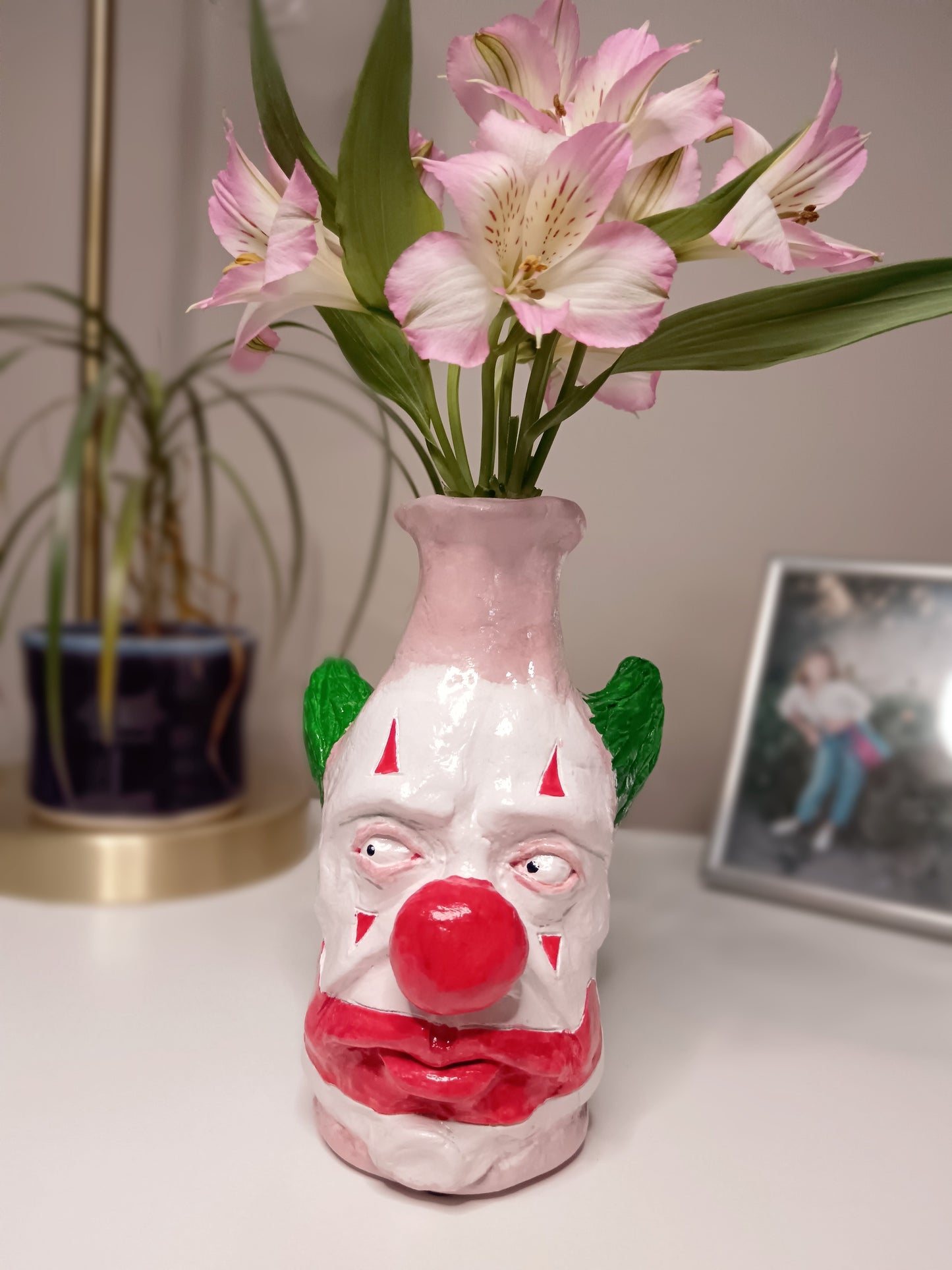 THE INQUISITIVE CLOWN - Hand Sculpted Face Vase