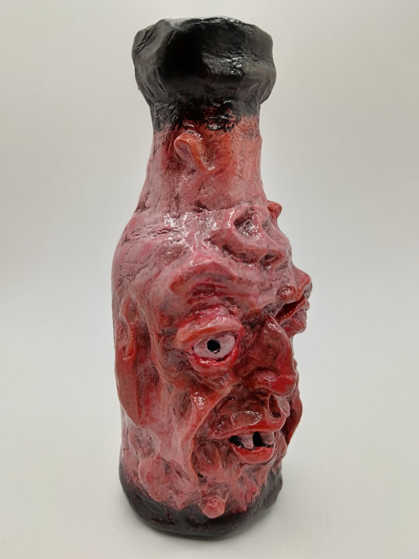 weird art face vase