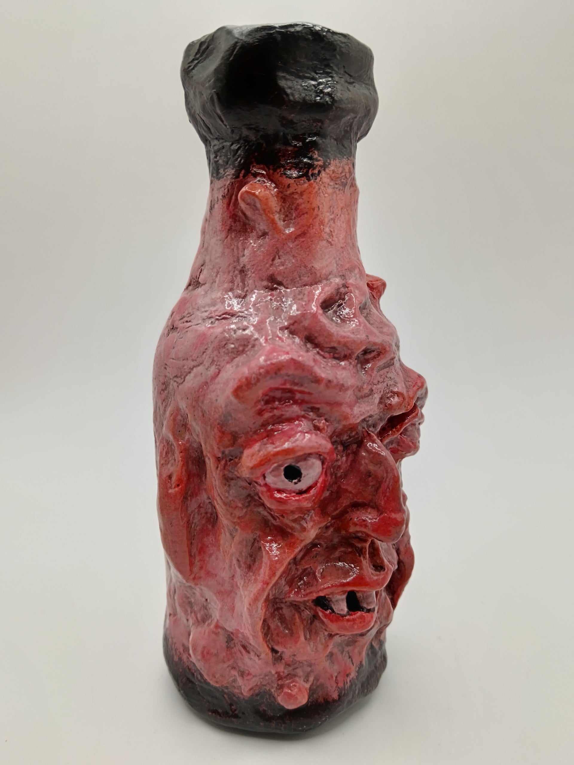 weird art face vase