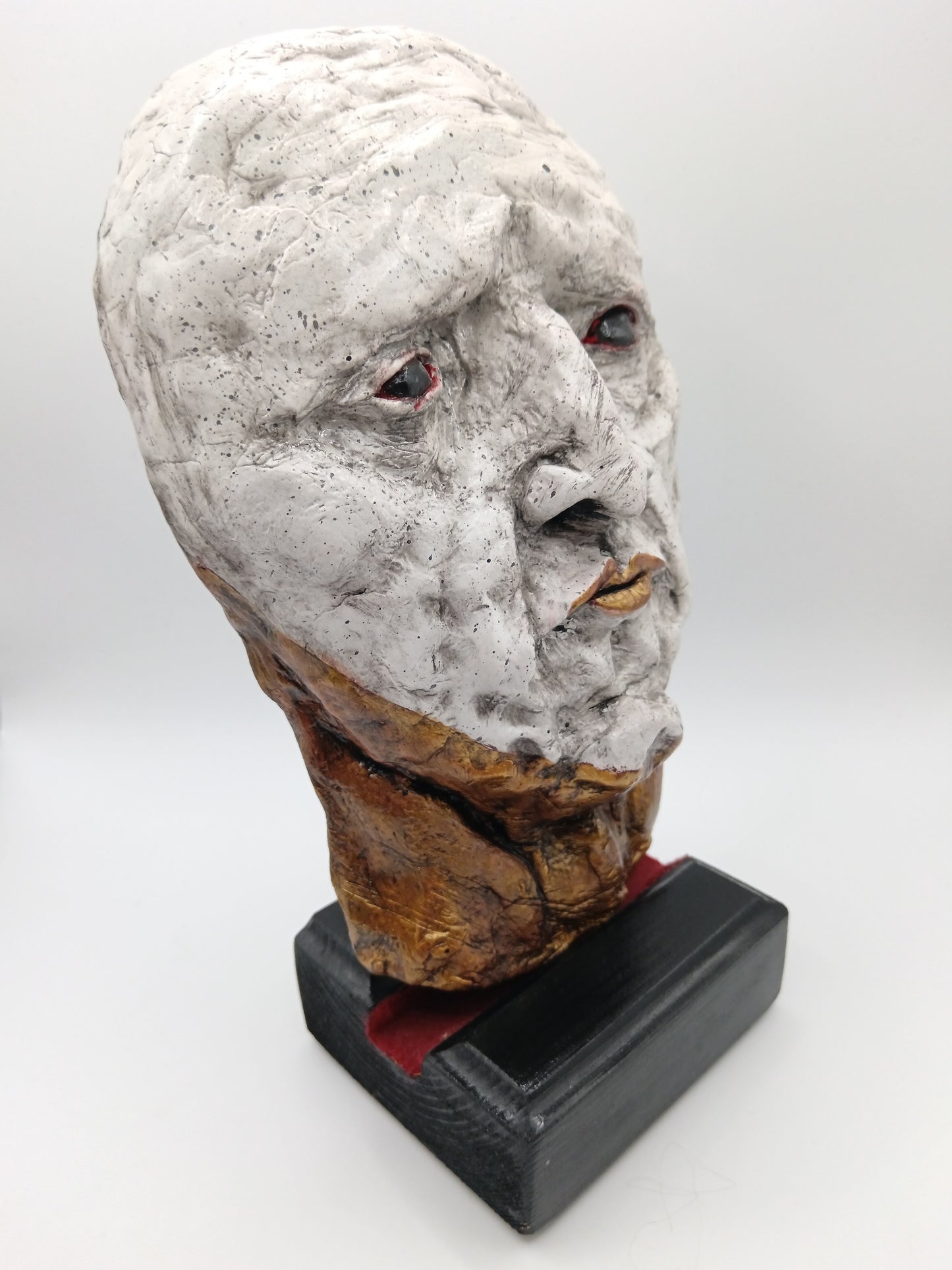 THE GOLDEN NECKED GOD - Sculpture & Wall Art