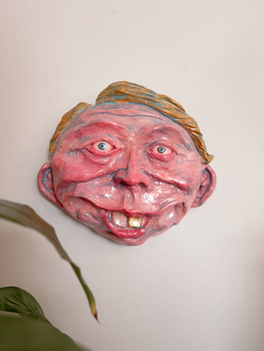 GORMLESS GEOFF Wall Ornament