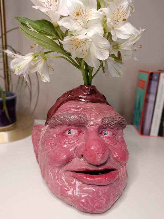 Hoggle Labyrinth sculpture vase front with flowers