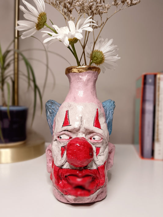 Francis Underwater, hand sculpted clown vase, home setting